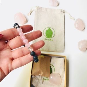 Rose quartz and rosehip aromatherapy box set